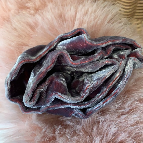 VTG NORDSTROM FAUX FUR MAUVE WITH VELVET FLOWER :IRIDESCENT SILVER/WINE:SCARF - Picture 2 of 6